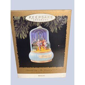 Hallmark Keepsake Ornament Emerald City Wizard Of Oz Light Motion & Music